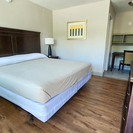 Merit Inn And Suites Бомонт Екстер'єр фото