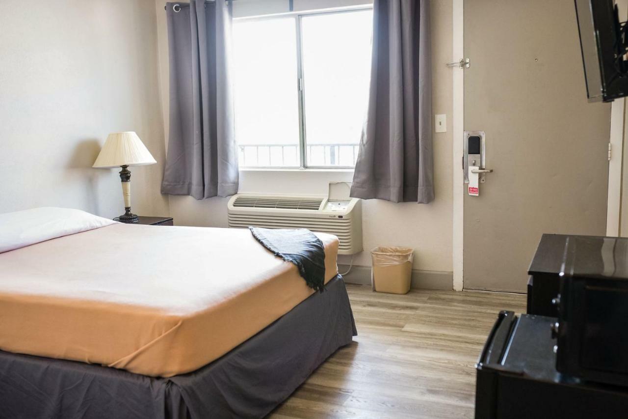 Merit Inn And Suites Бомонт Екстер'єр фото