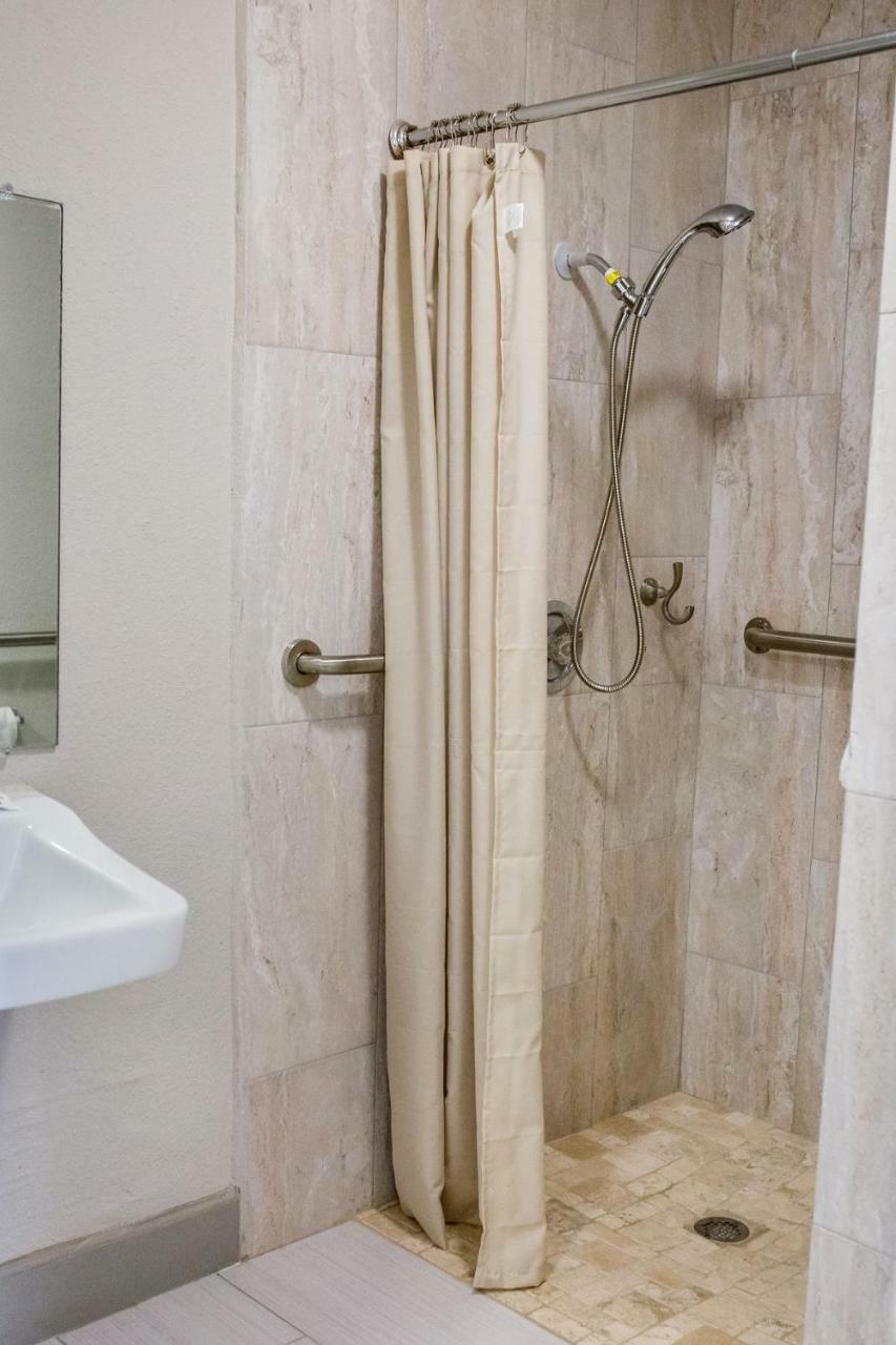 Merit Inn And Suites Бомонт Екстер'єр фото