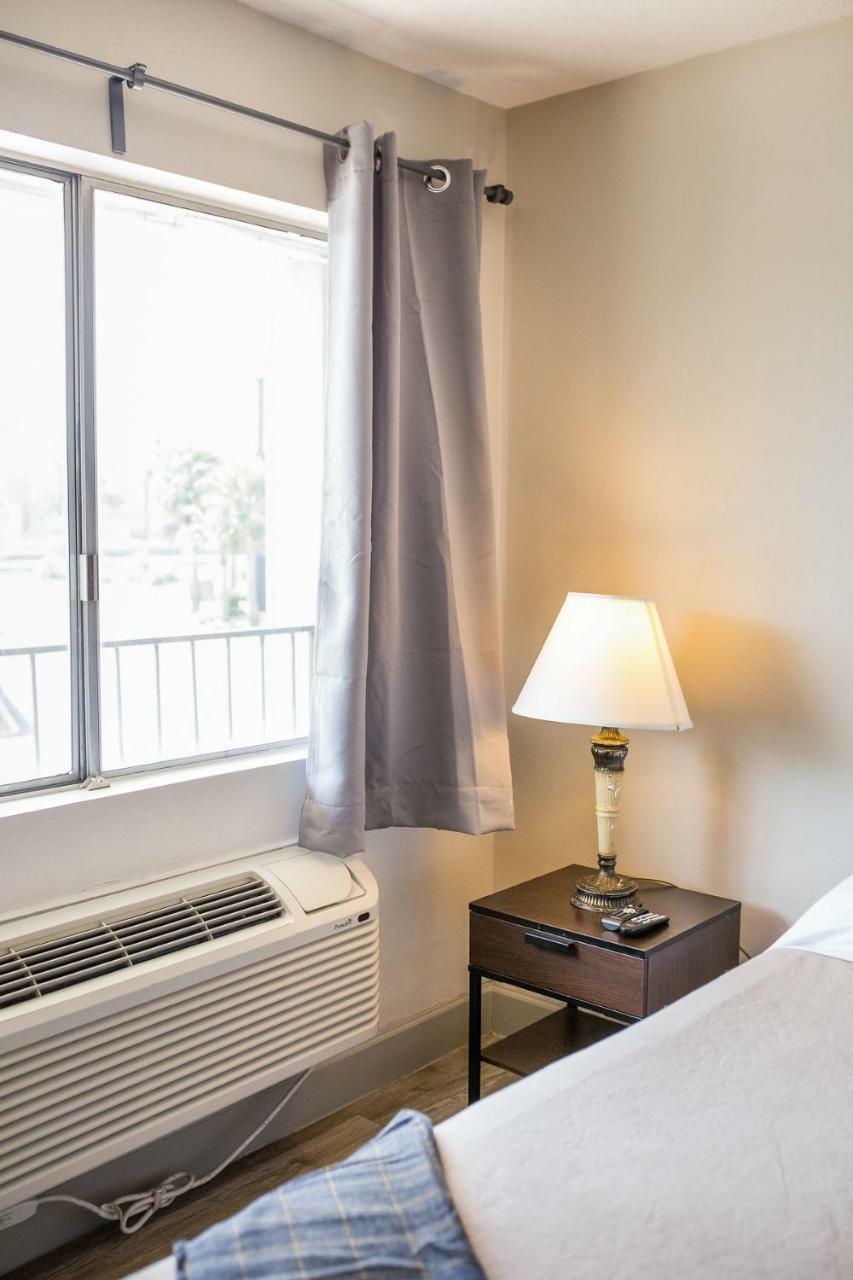 Merit Inn And Suites Бомонт Екстер'єр фото