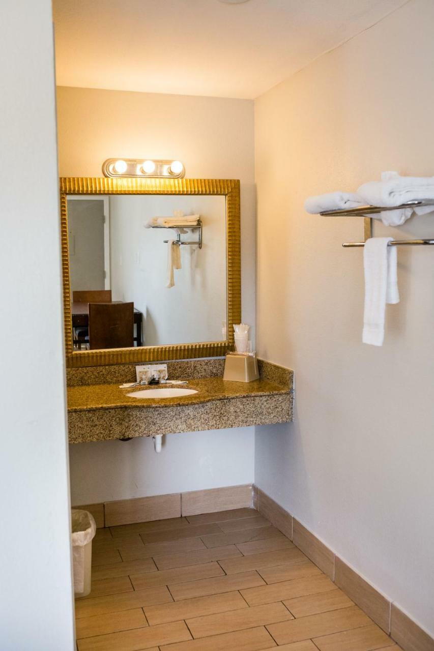 Merit Inn And Suites Бомонт Екстер'єр фото